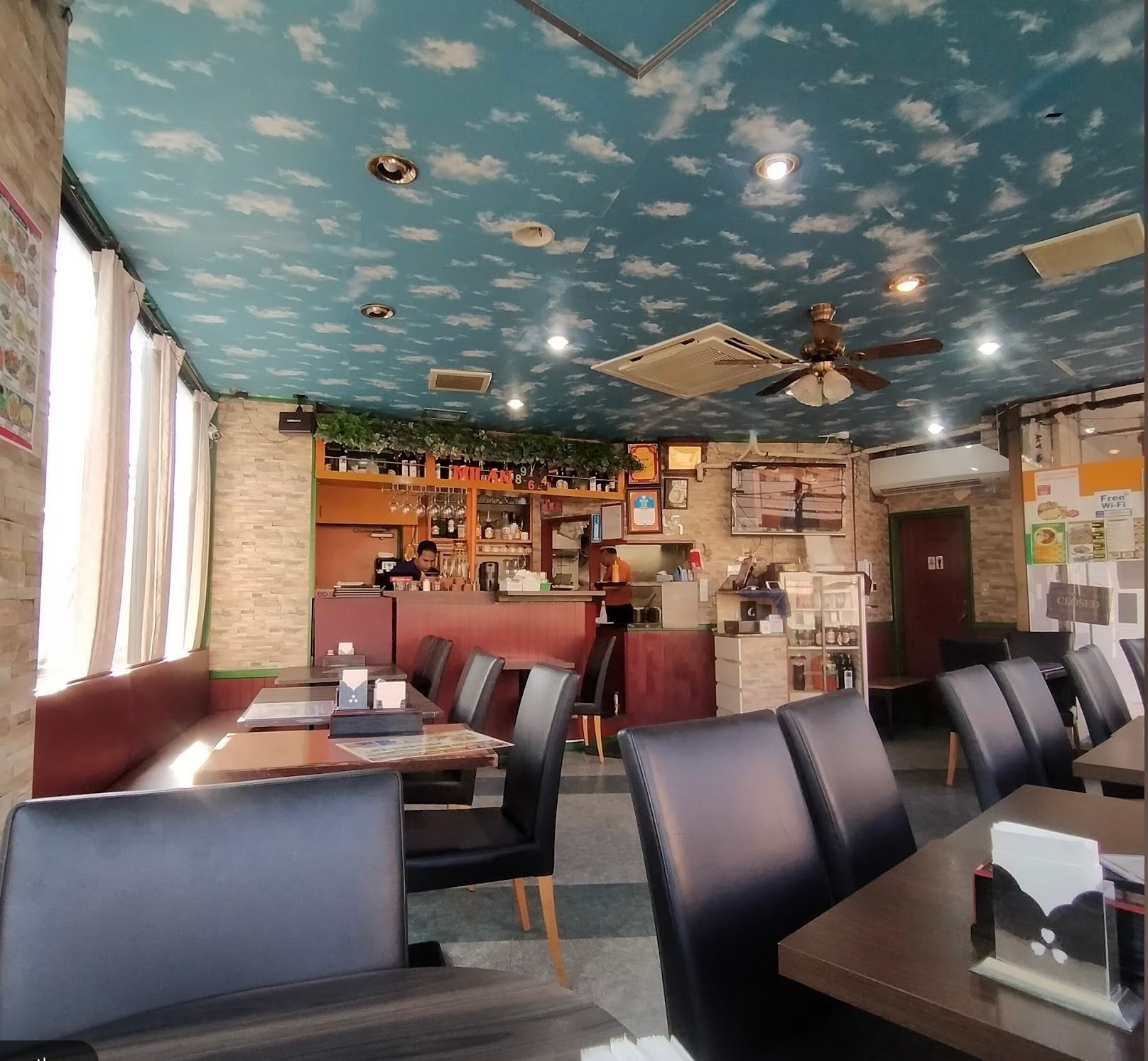 Cozy Dining Ambiance